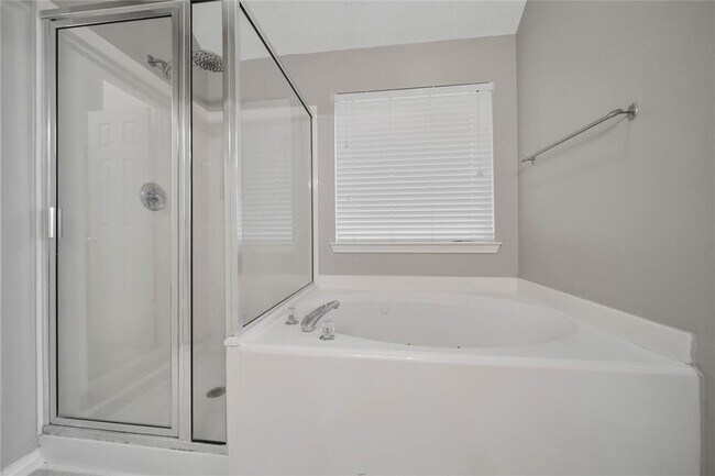 Building Photo - 22028 Knights Cove Dr