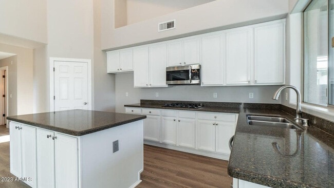 Building Photo - 3441 W Little Hopi Dr