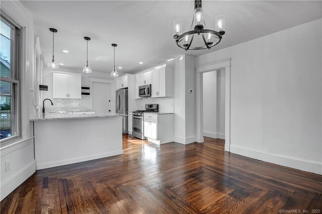 Building Photo - 928 Elm St