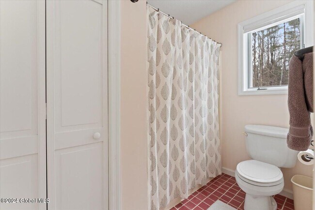 Building Photo - 7 Hill Rd