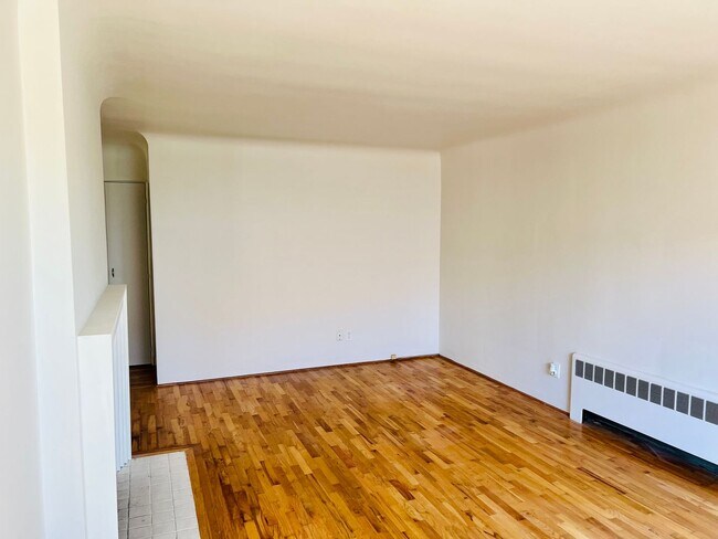 Building Photo - #81-SW Cedar Fourplex