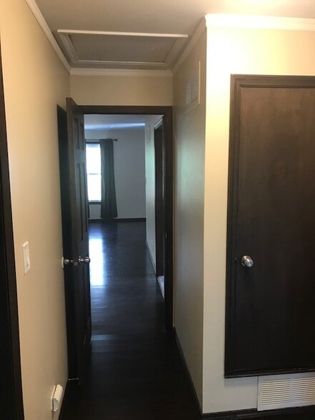 Upstairs Hallway and storage closet. - 512 Carlyle Ln