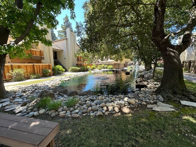 Building Photo - COL370