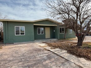 Building Photo - Spacious 5 bedroom home on a corner lot