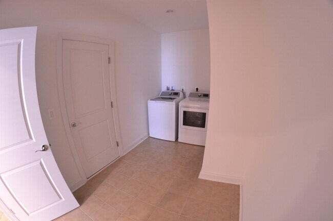 Building Photo - 118 Milkweed Dr