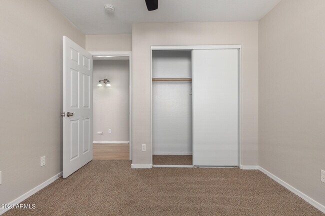 Building Photo - 7119 S 23rd Ln