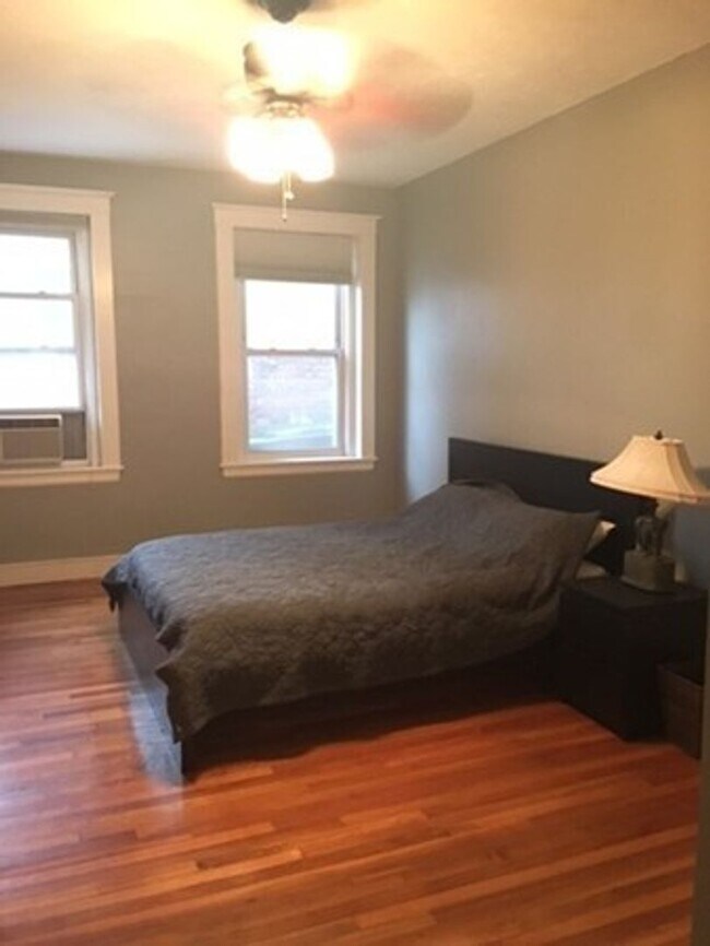 Building Photo - SEPTEMBER 1 - Brookline 3 BR 2 BA