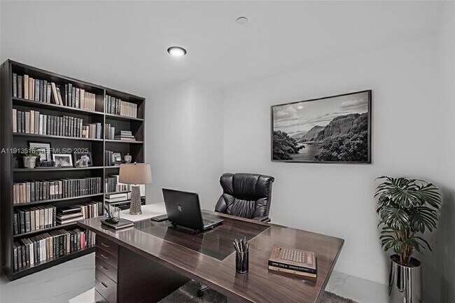 Building Photo - 700 NE 24th St