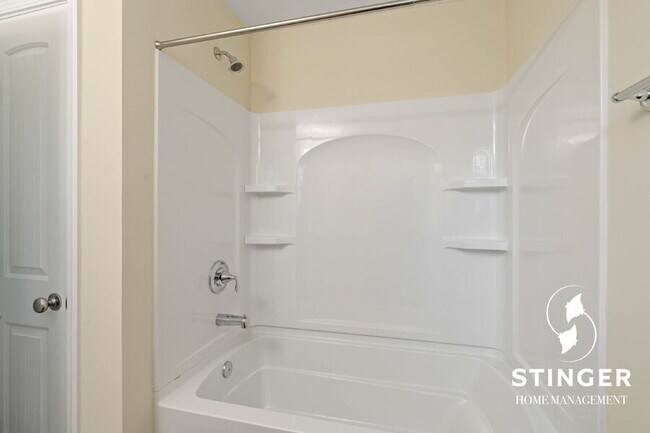 Building Photo - 204 Admiration Ave