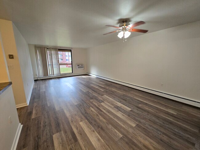 Building Photo - 1209 Cromwell Hills Dr