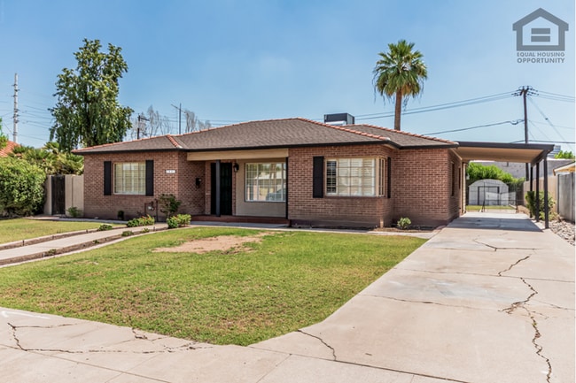 Building Photo - 3Bed/3Bath House at Thomas/7th Ave! Ready for Immediate Move-In! -- NO HOA! FULLY REMODELED!