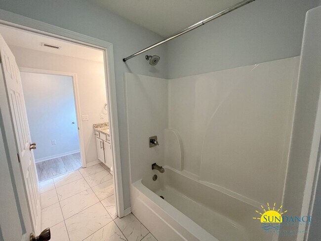 Building Photo - Beautiful home in the heart of Niceville!