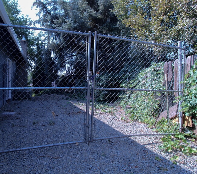 Building Photo - 2670 Fijian Way