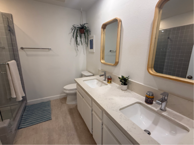 Building Photo - Multi-Level 2 bed plus bonus room townhome in South Redondo Beach – Available for 6–12 Months