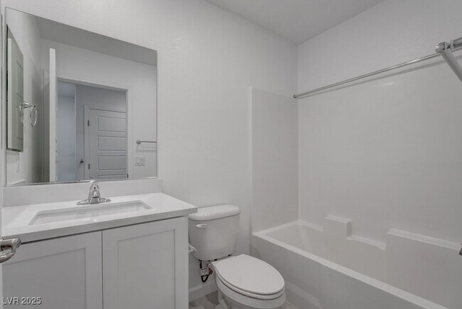 Building Photo - 931 Watford Pl