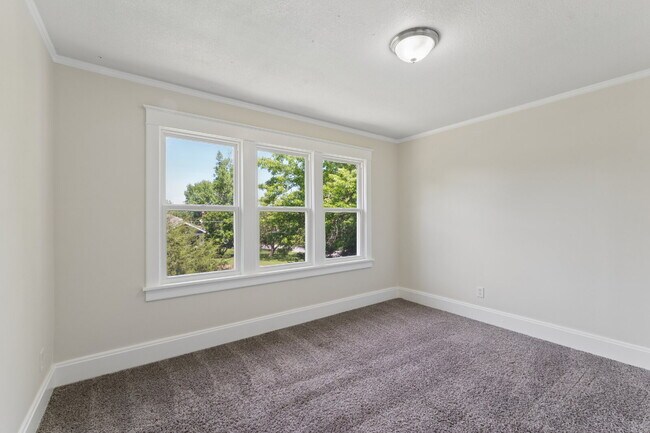 Building Photo - Welcome home to this stunning, light-filled rental that truly has it all! Featuring huge living s...