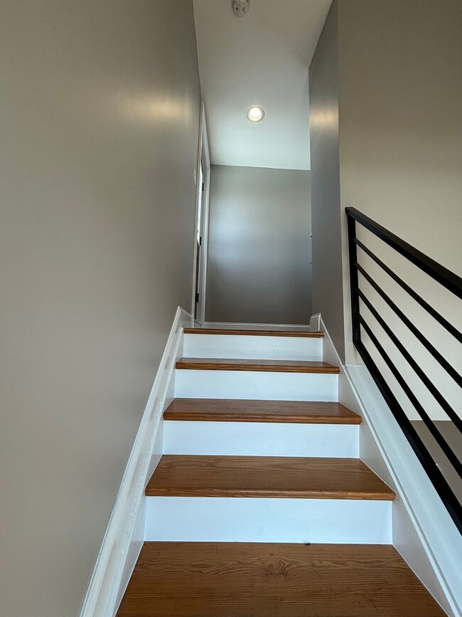 Building Photo - Gorgeous 4 Bedroom house with Three Roof-D...