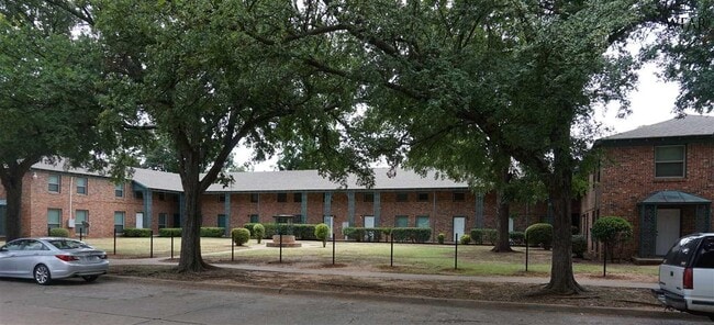 Primary Photo - 1801 Rose St