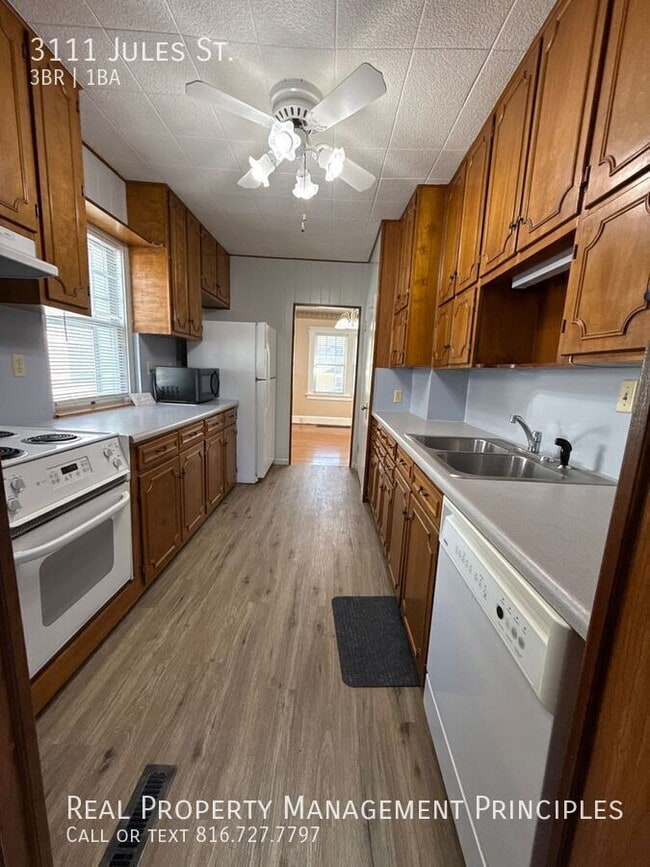 Building Photo - 3111 Jules St