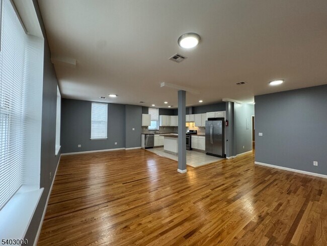 Building Photo - 610 Devon St