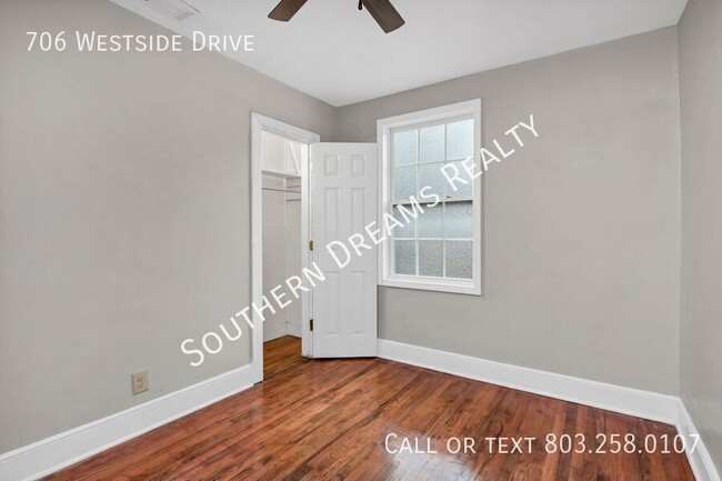 Building Photo - 706 Westside Dr