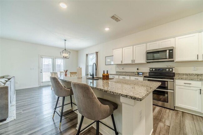 Building Photo - 222 Knightsbridge Ln