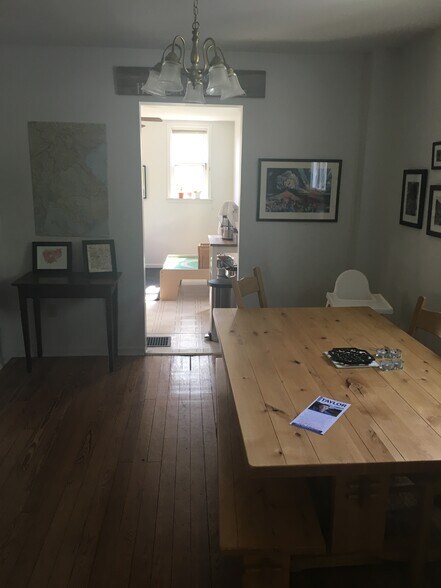 Building Photo - 425 5th St