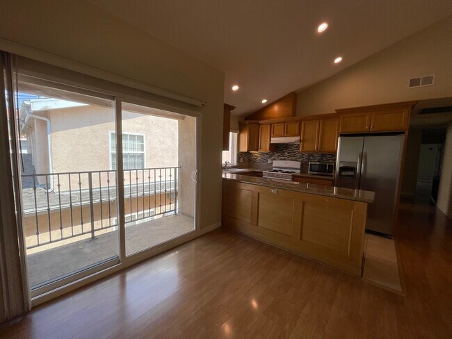 Building Photo - 13806 Vanowen St