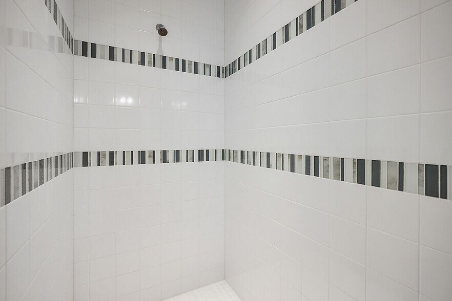 Building Photo - 615 Avila Pl