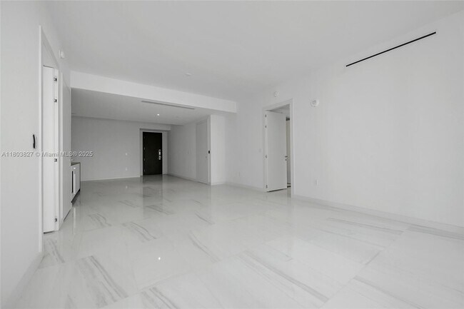 Building Photo - 300 Biscayne Blvd Way