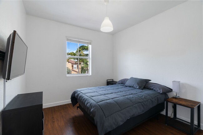 Building Photo - 8618 NW 113th Ct