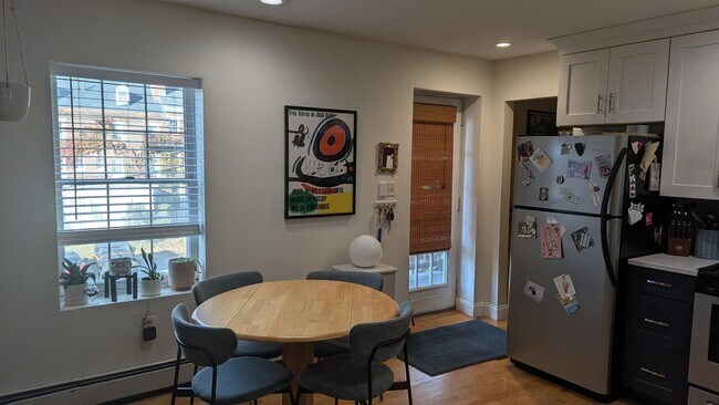 Building Photo - 105 W Merrimack St