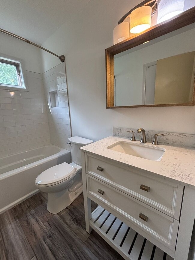 Building Photo - 6421 Orchard View Ln
