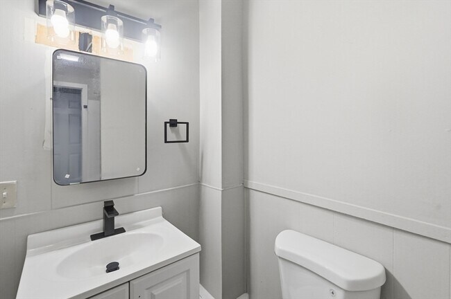 Building Photo - 168 Lunenburg St