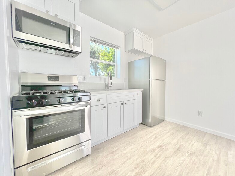 Building Photo - 1763 W 38th St