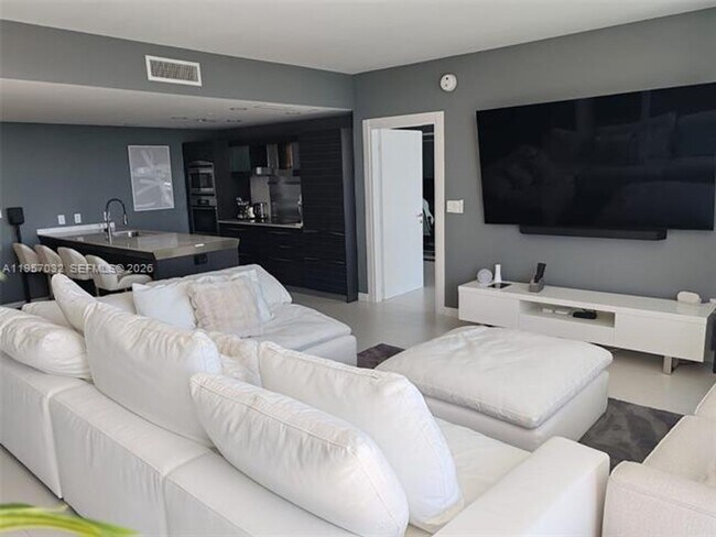 Building Photo - 200 Biscayne Blvd Way