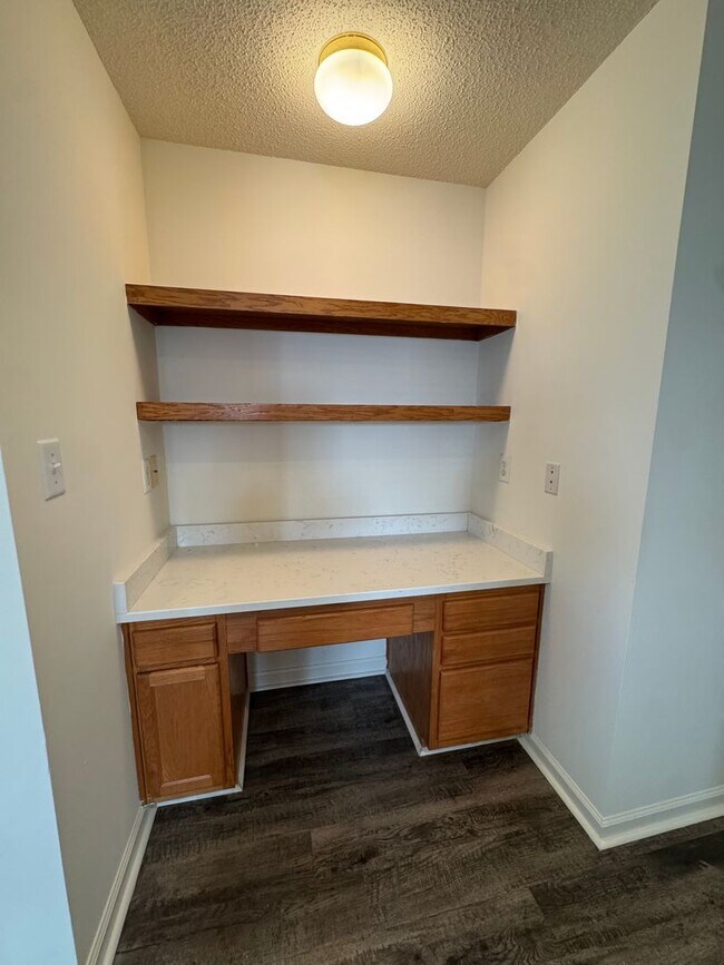 Building Photo - 132 Springwood Ln