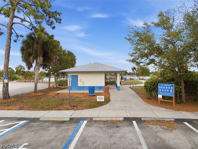 Building Photo - 10087 Amicola St