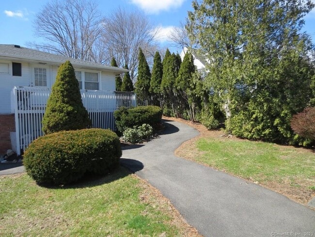 Building Photo - 7 Brookdale St