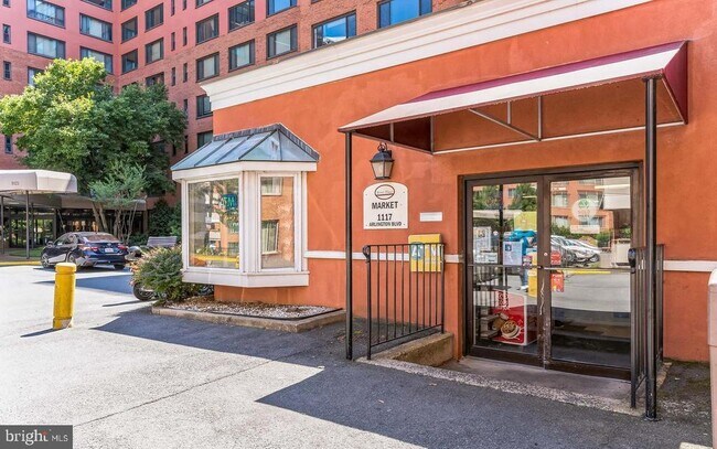 Building Photo - 1021 Arlington Blvd