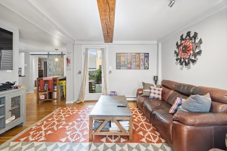 Building Photo - 40 Pleasant St