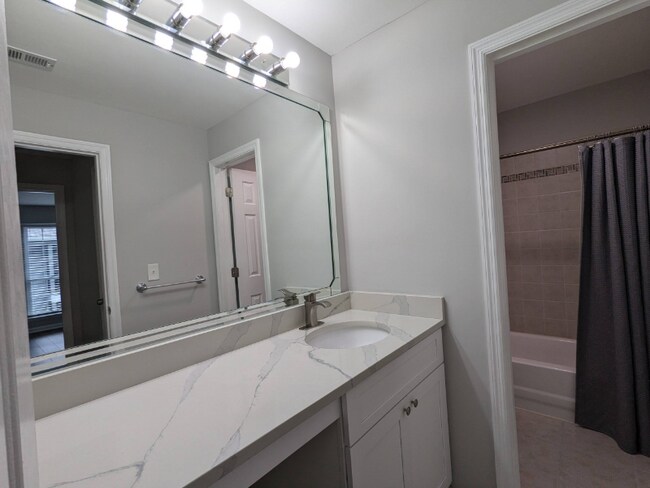 Building Photo - 322 Granville Ct