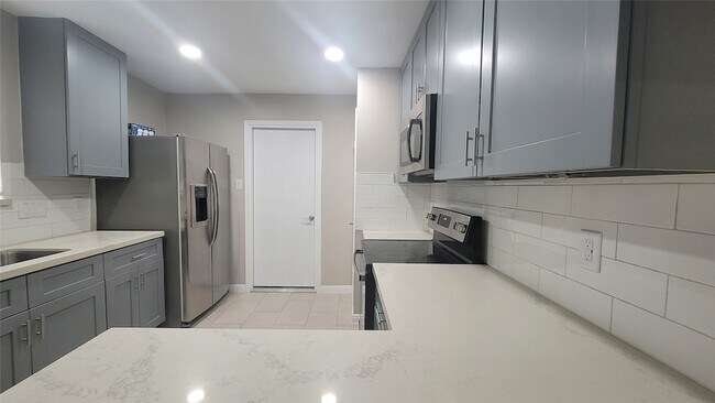 Building Photo - 22131 Pearl Lake Dr