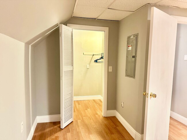 Building Photo - 669 Forest Ave