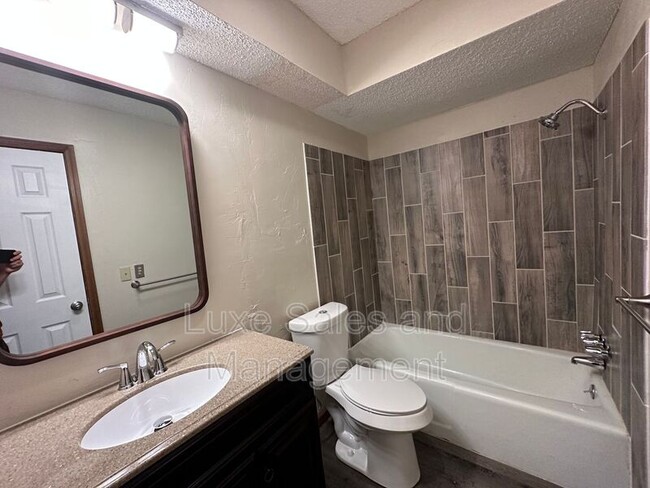 Building Photo - 1307 Summerton Pl