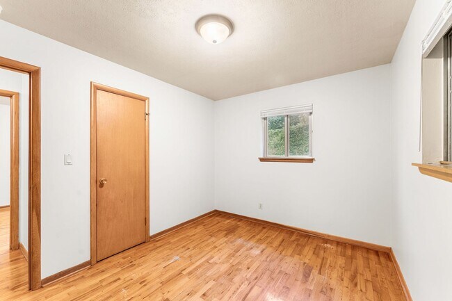 Building Photo - 1628 N Marlan Ave