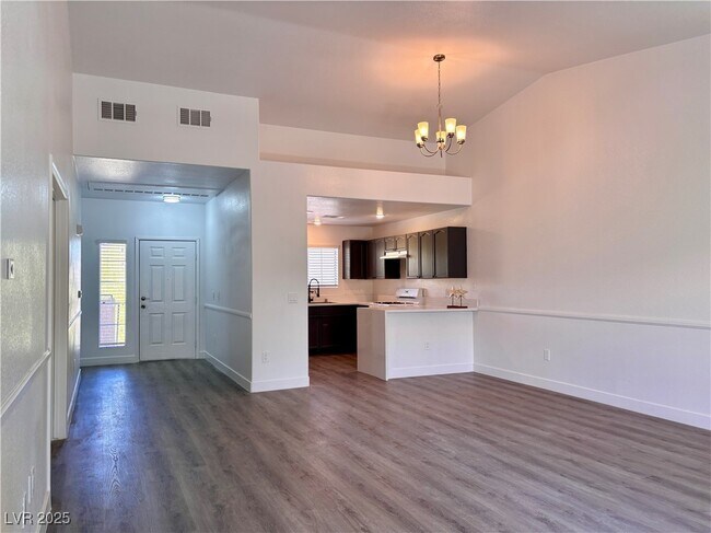 Building Photo - 400 Amber Pine St
