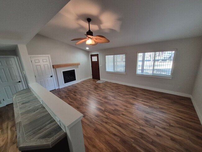 Building Photo - 3BR/2BA Retreat in Tollgate development - Sisters