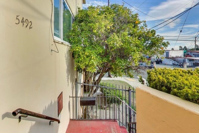 Building Photo - 5492 Ruth Ave