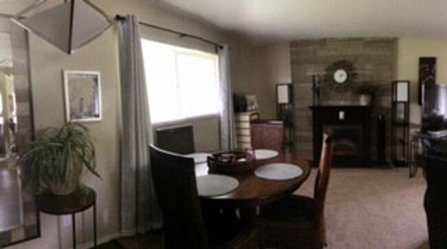 Building Photo - 3541 N Valleyview Dr